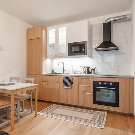 Apartment With Balcony Praga Zewnętrze zdjęcie